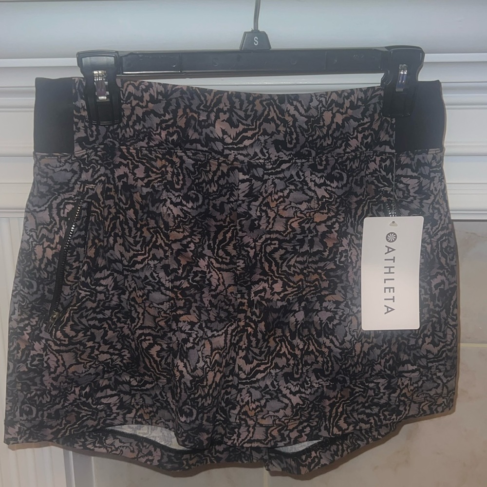 Athleta shorts size 4 with a cozy stretch waist and plenty of pockets.